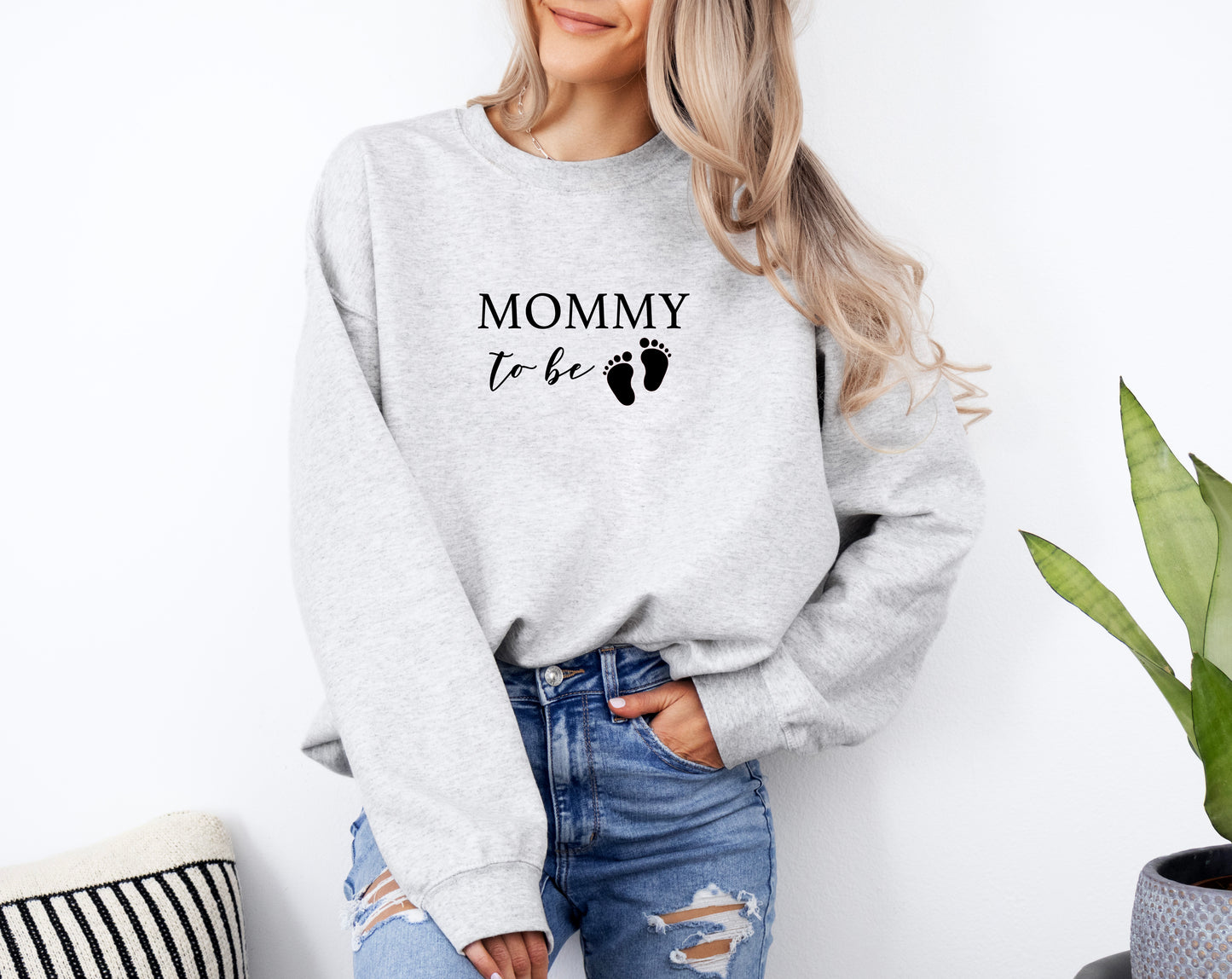 Mommy To Be Crewneck Sweatshirt - In 4 Colors