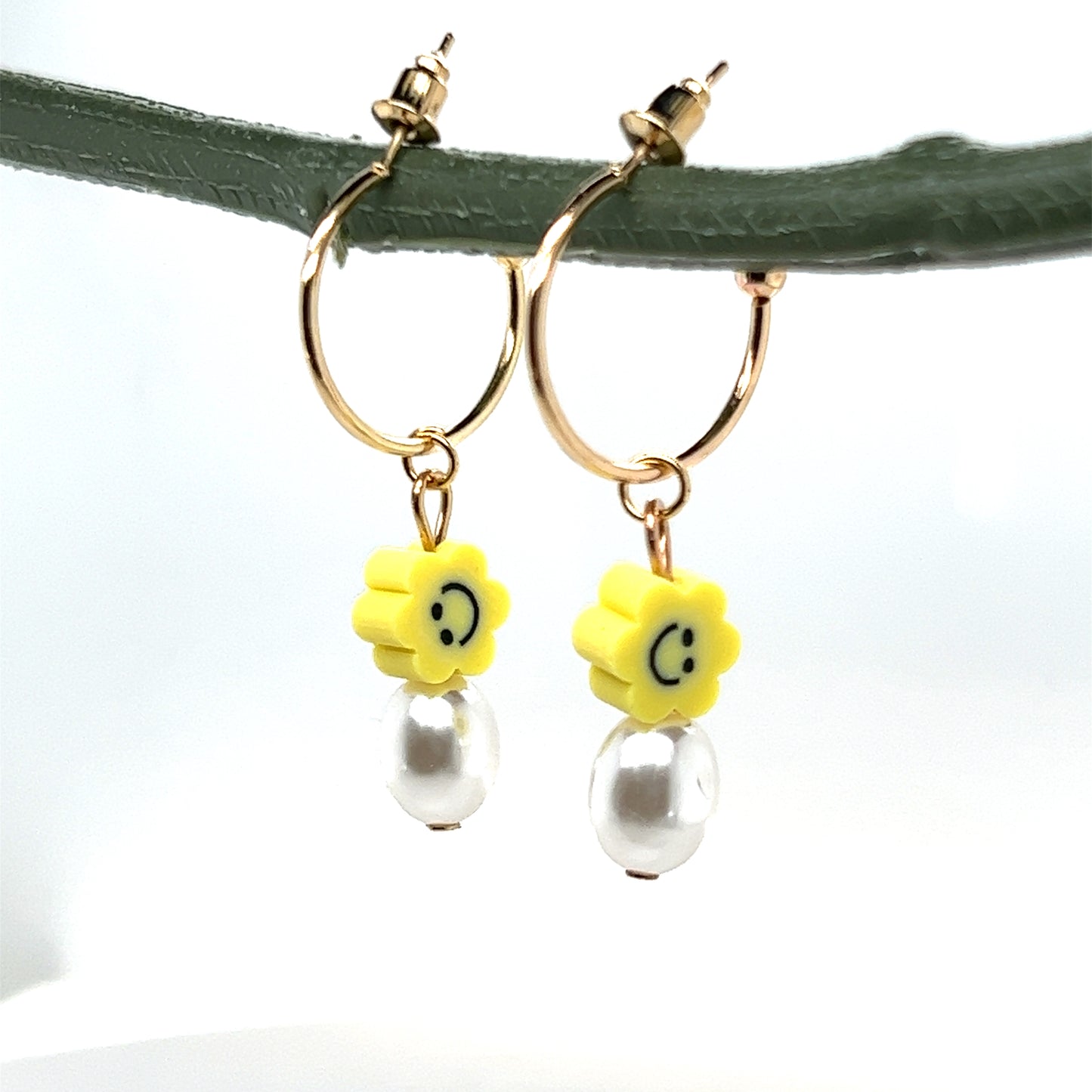 Smiley Flower & Pearl Open Hoop Gold Tone Dangle Earring