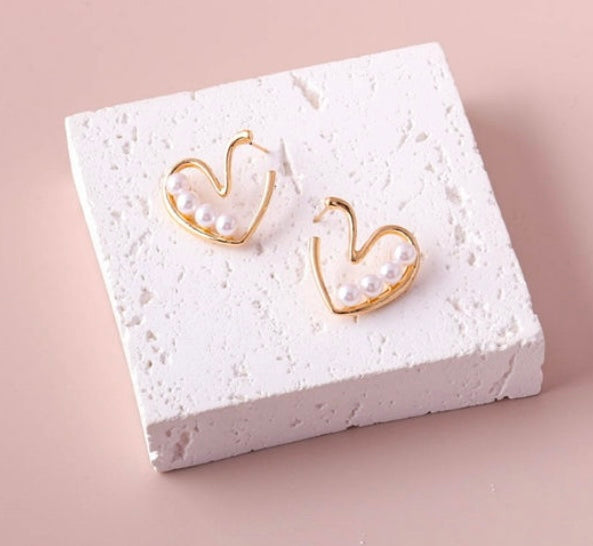 Pearl Bead Heart Outline Post Back Earrings - Gold
