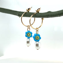 Load image into Gallery viewer, Smiley Flower &amp; Pearl Open Hoop Gold Tone Dangle Earring